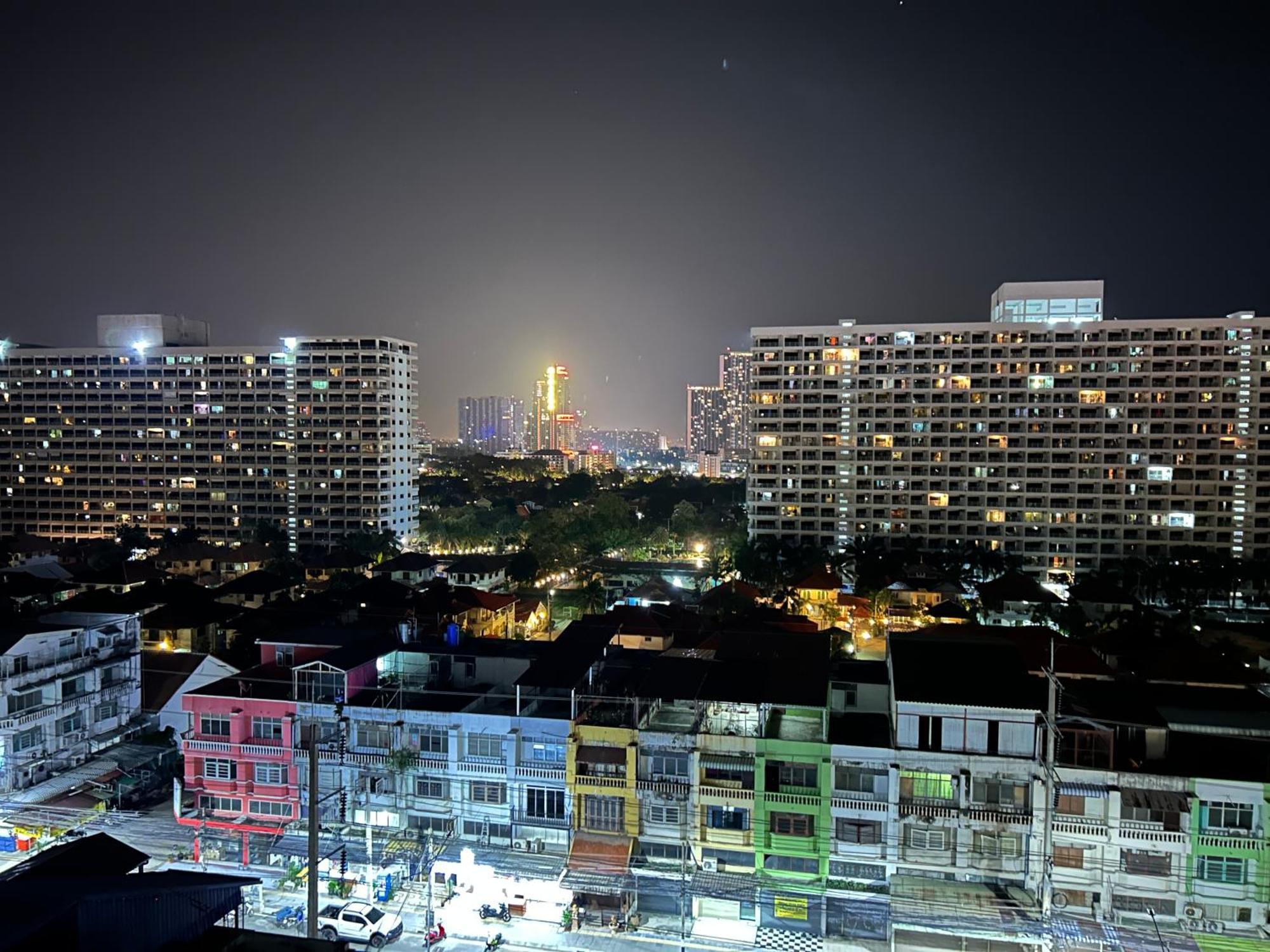 Mina 美景公寓酒店 Pattaya Extérieur photo