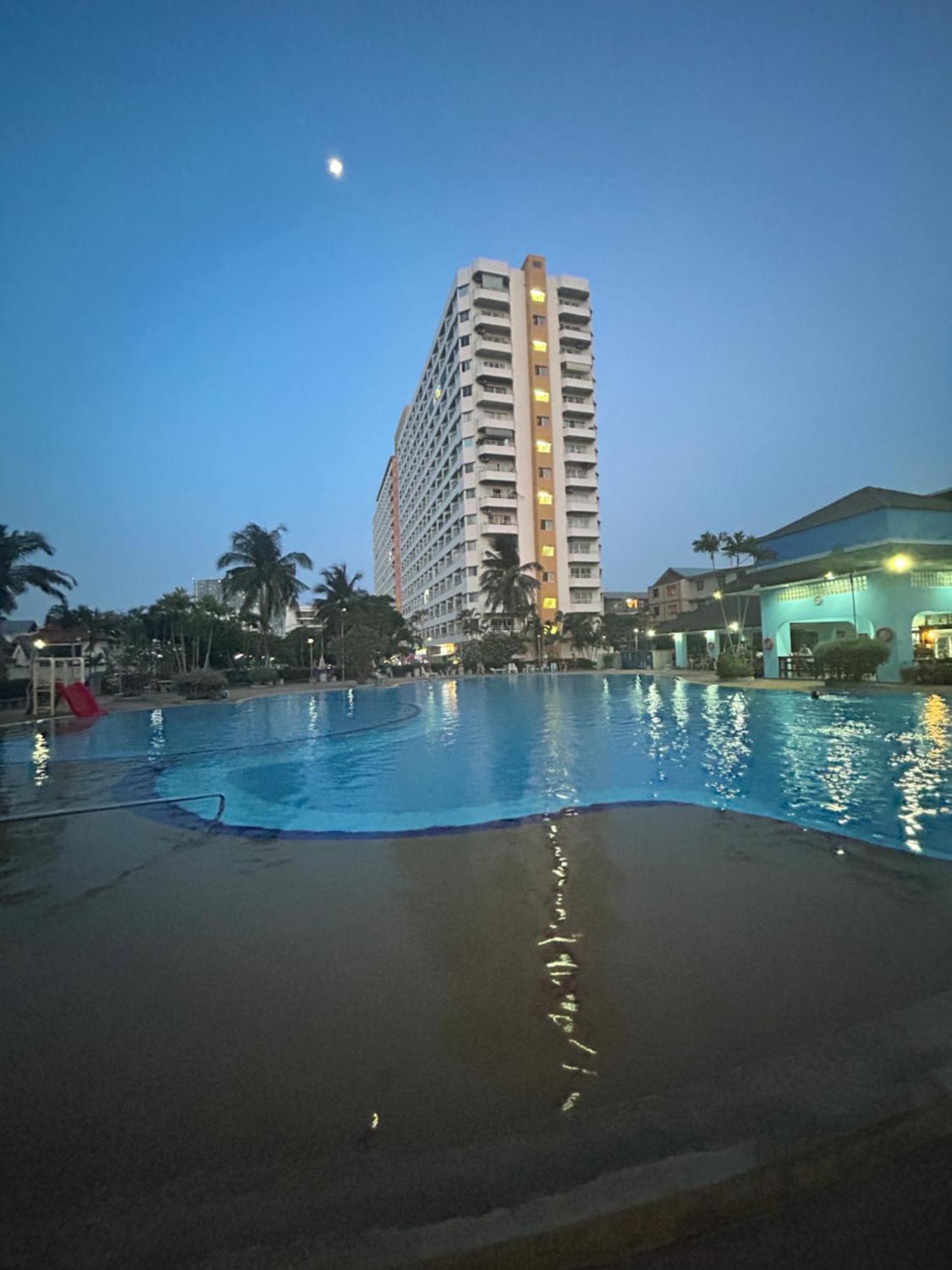 Mina 美景公寓酒店 Pattaya Extérieur photo